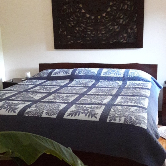 None Other - Hawaiian quilt style bedcover EUC